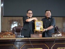 Rapat Paripurna DPRD, Bupati Kotabaru melalui SekDa Menyampaikan Laporan keterangan pertanggungjawaban LKPj