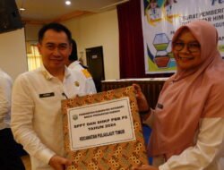 Bapenda Kotabaru serahkan SPPT tahun 2024 Melalui Camat se Kotabaru