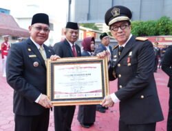 Peringatan Hari Bhakti Pemasyarakatan Kemenkumham RI ke-60, Bupati Kotabaru terima penghargaan Langsung dari Menteri Hukum dan Ham