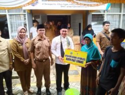 Safari Ramadhan ke 2: Bupati Kotabaru Serahkan bantuan di Kecamatan Pulau Laut Sigam