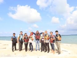 Bupati Kotabaru Beserta Kepala Kanwil Prov Kalsel dan Tamu lainnya Menikmati Keindahan Wisata Pulau Laut Timur