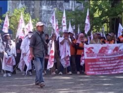 Ratusan Buruh SBNI Demo di Depan Disnakertrans Kalsel, Tuntut Penyelesaian Kasus Tertunda