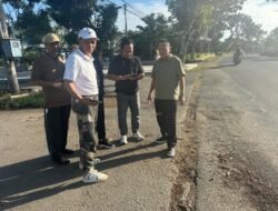 Ambo Sakka, Turun dan Pimpin Langsung Perbaikan Jalan Dharma Praja Keluhan Masyarakat