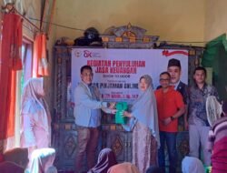 Door to Door, Anggota DPR RI Syamsul Bahri Edukasi Warga Tanbu tentang Pinjol Ilegal
