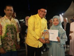 Malam puncak Festival Gema Muharram, Bupati Kotabaru Serahkan Hadiah Kepada Pemenang