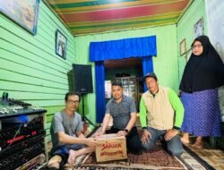 Camat Kusan Hilir Kunjungi Musisi Senior Tanbu yang Alami Kecelakaan