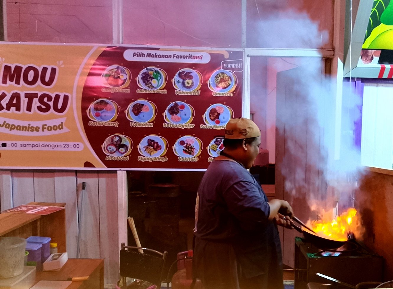 Chef Iqbal saat sedang Mengolah Masakan