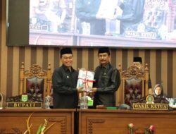 Rapat Paripurna DPRD Tanbu, Zairullah Azhar Paparkan RAPBD 2025