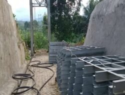 Proyek Jembatan Gantung di Gendang Timburu Terancam Mangkrak Lagi, Pekerja dan Warga Berteriak:”Bos Ganti, Masalah Tetap! “