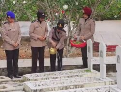 Polwan Polres Kotabaru Gelar Ziarah dan Tabur Bunga dalam Rangka Peringatan Hari Jadi ke-76