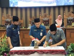 Wakil Ketua DPRD Tanbu Pimpin Rapat Paripurna Perubahan Propemperda Tahun 2024