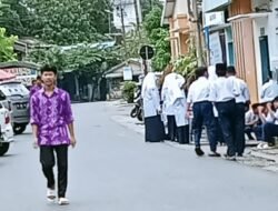 PKL Ganggu Akses Sekolah, Orang Tua Minta Satpol PP Tertibkan…!