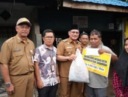 Bupati Kotabaru Serahkan Bantuan Sekaligus Tinjau Pasca Kebakaran Pasar