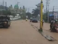 Banjir Lagi, Warga Kotabaru Keluhkan Air Disepanjang Jalan