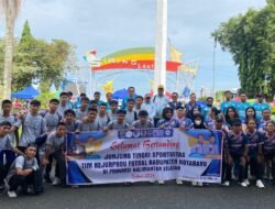 Staf Ahli Ekonomi, Bapak Johanuddin, S, pd., M.M, Lepas Tim Futsal Kotabaru Dalam Kejuaraan Provinsi