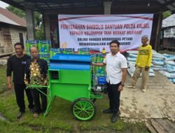 Polda Kalsel Dukung Program Ketahanan Pangan dengan Serahkan Mesin Perontok Padi di Barabai