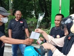 Hakordia 2024: Aktivis Kampanyekan Pemberantasan Korupsi Lewat Pembagian Bunga