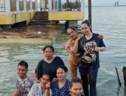 Warga Kotabaru Hulu Manfaatkan Banjir Rob