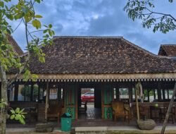 Joglo Merah Putih Rumah Makan Bernuansa Joglo di Batulicin