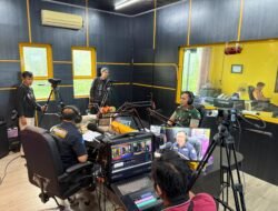 Dandim 1004 Kotabaru Sosialisasikan Penerimaan Prajurit TNI Melalui Podcast Radio Gema Saijaan