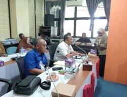 Wakil Ketua 1 DPRD Kotabaru Awaludin Pimpin Rapat Dengar Pendapat Terkait Proyek Jalan Desa Lalapin