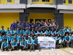 Plt. Kabid Komunikasi Diskominfo Rindayani, Sambut Hangat Kunjungan SMKN 1 Kotabaru Di Penyiaran Radio Gema Saijaan