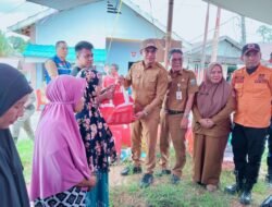 Sigap dan Responsif, Wabup Kotabaru Turun Langsung Serahkan Bantuan Kepada Korban Kebakaran Gunung Mandar