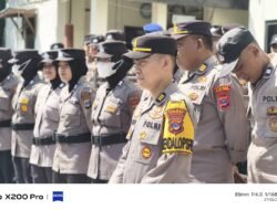 Polres Kotabaru Kawal Aksi Damai di Depan Kantor DPRD