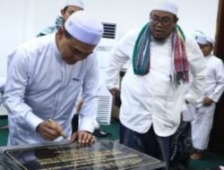 Bupati Zairullah Azhar Tanda Tangani Prasasti Renovasi Makam Bersejarah