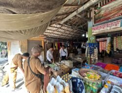 Antisipasi Kenaikan Harga, Diskoperindag Kotabaru Bersama Satgas Lakukan Survei Lapangan Harga Bahan Pokok di Pasar Kemakmuran