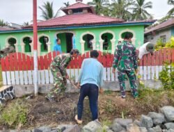 Demi Kenyamanan Saat Beribadah Dibulan Suci Ramadhan, Satgas TMMD ke123 Bersihkan Masjid Bersama Warga Desa Talusi