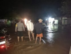 Polsek Pamukan Utara Pastikan dan Amankan Korban Banjir Disengayam