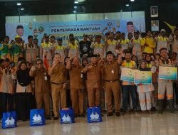 Jelang Idul Fitri, Bupati Kotabaru Berbagi Kebahagiaan Bersama Petugas Kebersihan