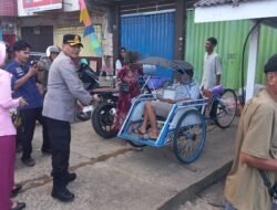 Jelang Akhir Ramadhan, Kapolres Kotabaru Kembali Berbagi Takjil Bersama Ketua Cabang Bhayangkari