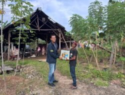 Satreskrim Polres Kotabaru Bagikan Parsel Lebaran dan Bantuan ke Warga Kurang Mampu