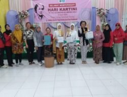 Hari Kartini, Ketua TP PKK Desa Karang Payau Ikuti Lomba di Aula Cantung Barakat Kecamatan Kelumpang Hulu