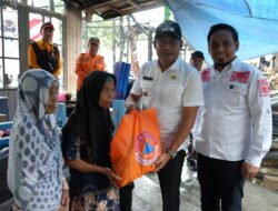 Wujud Kepedulian, Pemkab Kotabaru Serahkan Bantuan Kepada Korban Kebakaran
