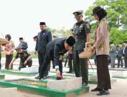 Bupati Tanah Bumbu Ziarah ke Makam Pahlawan