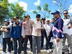 Kunjungi Desa Tanjung Lalak, Bupati Kotabaru Disambut Hangat Warga