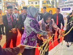 Ketua TP PKK Kotabaru Suci Anisa Resmikan Gedung Dekranasda, Terus Dorong Pengembangan UMKM dan Produk Lokal