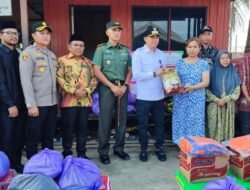 Bupati Tanah Bumbu Tinjau dan Salurkan Bantuan untuk Korban Kebakaran
