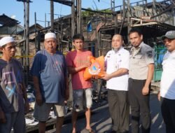 Pemkab Kotabaru Tinjau Lokasi Kebakaran dan Berikan Bantuan Kepada Warga