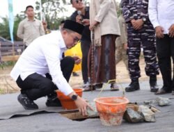 Bupati Andi Rudi Latif Letakkan Batu Pertama Pembangunan Ruang Kelas dan Asrama Santri Ponpes Salafiyah Al-Istiqamah Mantewe