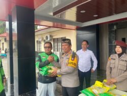 Peduli Ojol dan Ojek Pangkalan, Polres Balangan Tebar Sembako Usai Doa Bersama