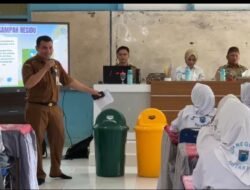 DLH Kotabaru Sosialisasikan Penanganan dan Pengelolaan Sampah di SMAN 2