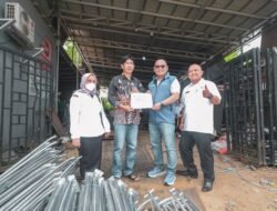 Wakil Ketua DPRD Kotabaru Serahkan Bantuan Pokir, Perkuat Peran Kelompok Sinoman Dalam Pembangunan Desa