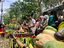 Ratusan Masyarakat Tumpah Ruah di Kaki Gunung Meranti Pada Puncak Penutupan MP2AF, Wabup Syairi: Budaya Ini Harus Jadi Daya Tarik Wisatawan