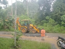 Usai Video Aspal Jalan Viral, PUPR Kotabaru Lakukan Penanganan Cepat di Sungai Kupang–Hampang