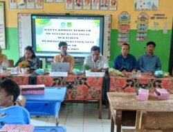 Pemkab Kotabaru Salurkan Bantuan Perlengkapan Sekolah, Kepala Sekolah SDN Batulasung Serahkan Langsung Kepada Wali Murid