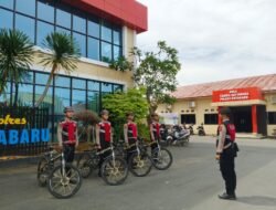 Tingkatkan Keamanan Di pusat Kota, Polres Kotabaru Gelar Patroli Bersepeda